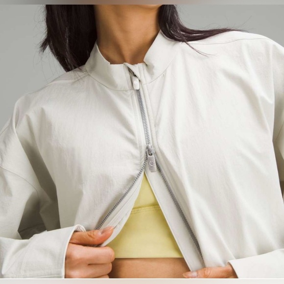 Lululemon Cinch Waist Stretch Shirt Jacket Bone Size Large - Picture 4 of 9